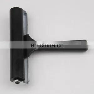 150mm Plastic Handle Hard Rubber Brayer thumbnail-2