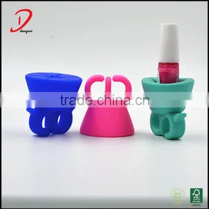 2016 New Products The Wearable Silicone Nail Polish Holder thumbnail-1