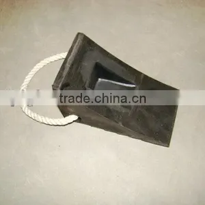 Small Rubber Wheel Chock 1KG thumbnail-1