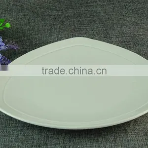 10'' White Triangle Shape Ceramic Plate Irregular Porcelain Plate thumbnail-1