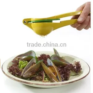 August Hand Manual Lemon Squeezer and Orange Juicer thumbnail-5