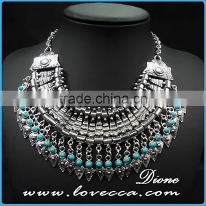 Gold Disc Pendant Necklace thumbnail-1