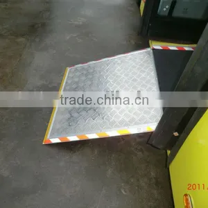 Fold Manual Wheelchair Loading Ramp for Bus thumbnail-2