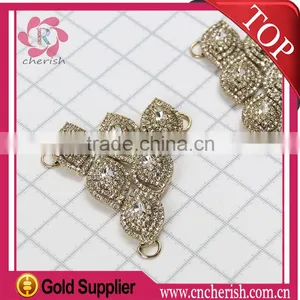 2016 New Selling Women's Silver Triquetrous Shape Flat Heel Flip Flop Thong Sandal Buckle Rhinestones Chain thumbnail-4