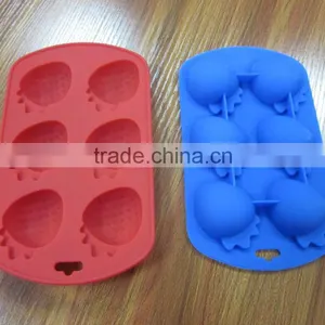 Lovely Strawberry Shaped Silicone Ice Cube Mould thumbnail-2