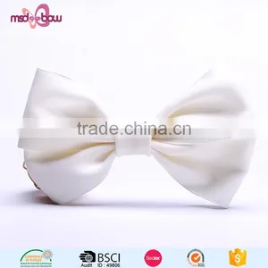 Simple Design off White Polyester Cheap Bowtie for Men thumbnail-1