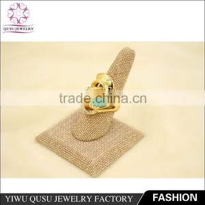 2015 Yiwu New Products Gold Plated Ring With Engrave Pattern and Green Plastic Beads thumbnail-2