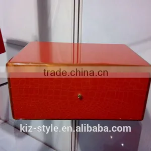 High Quality Wooden Vintage Crocodile Grain Watch Boxes thumbnail-2
