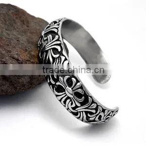 C Shape Antique Silver Vintage Engraved Stainless Steel Bangles thumbnail-4