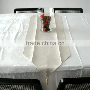 HOT SELLING CHEAP 100%POLYESTER SOLID Damask Table Cloth thumbnail-1