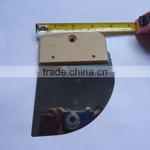 Stainless Steel Hand Scraper With Wooden Handle thumbnail-2