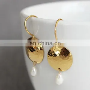 Gold Hammered Disc Fresh Water Pearl Pendant Simple Hanging Earring thumbnail-1