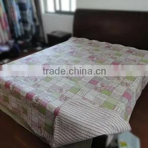 100% Polyester Patchwork Quilt Set thumbnail-1