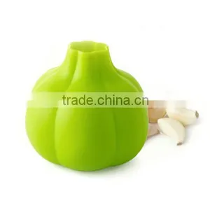 China Factory Hotsale Convenient Kitchen Vegetable Tools Silicon Garlic Peeler thumbnail-3