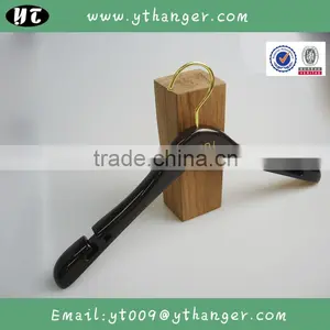 HA7063 Lotus Wood Notched Hanger Men Jackets Heavy Duty Hanger Supplier's Choice thumbnail-1