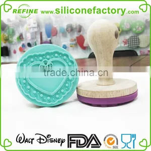 Popular Round Shape Wood Handle Giant Silicone Cookie Stamp thumbnail-1