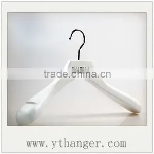 CY-341 Girl Doll Clothes Hanger Baby Dresses Wood Hanger for Baby Clothes Wholesale thumbnail-4