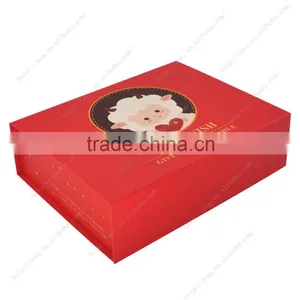 Chinese Red Foldable Magnetic Closure Gift Paper Box thumbnail-1
