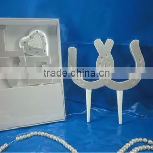 2014 Hot Selling Decoration Resin Horseshoe Wedding Cake Topper thumbnail-1
