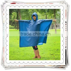 Adult Clear PVC Rain Poncho With Hood thumbnail-2