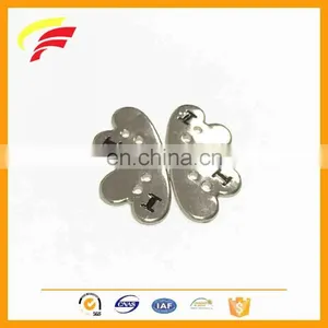 Customized Zinc Alloy Metal Two Holes Heart Shaped Button With Enamel Logo thumbnail-1
