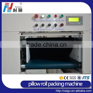 China NaiGu Factory Manufacturing Pillow Roll Packing Machine 07R thumbnail-1