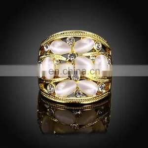 Wholesale Classic OEM/ODM Diamond Wedding Rings Crystal Gold Plated Yellow Rings Design for Ladies thumbnail-2