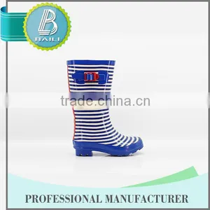 China Manufacturer 10 Years Experience Colorful Horse Rubber Rain Boots thumbnail-1