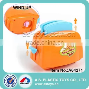 New Arrival Wind up Kitchen Bread Maker Toy Mini Kids Wind up Toaster Toy thumbnail-1