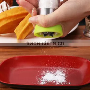 Factory Supplier Mini Glass Salt and Pepper Grinder Set thumbnail-2