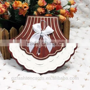 Hot Sale Creative Scallop Shape Wedding Invitation Cards Models thumbnail-1