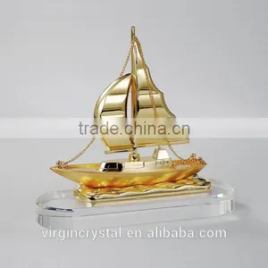 Custom Decorative Gold Color Sailing Boat Model With K9 Crystal Base for Business Gift thumbnail-1