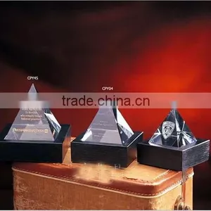 2016 Wholesale Natural Rock Crystal Pyramid for Parperweight thumbnail-1