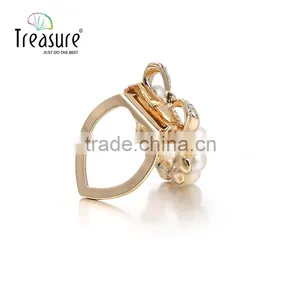Fashion 2016 Golden Alloy Pearl and Rhinestone Cute Bowknot Brooch Jewelry thumbnail-4