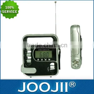 Dynamo Hand Crank Flashlight Radio thumbnail-1