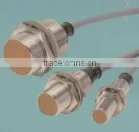 Omron Proximity Sensor E2E-X1R5E1 Detecting Ferrous Metals thumbnail-1