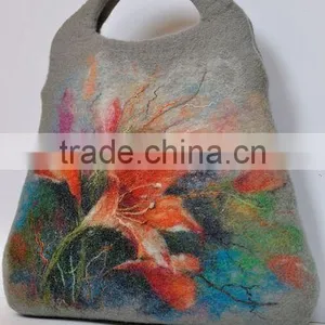 Best Selling Beautiful Flowers Decorated Felt Hand Bag thumbnail-1