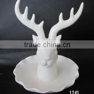 Porcelain Figurine thumbnail-1
