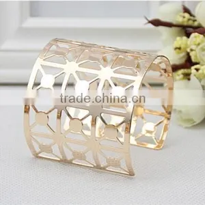 Wholesale Jewelry Gold Geometry Hollow -out Women Cuff Bangle With High Quality thumbnail-3
