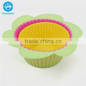 Pretty Flower Shaped Cake Baking Pan thumbnail-3