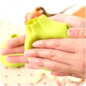 Free Sample Food Grade Nontoxic Silicone Kitchen Accessories Garlic Stripper thumbnail-4