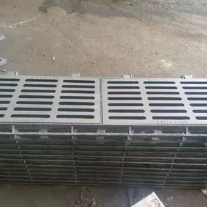 Corrosion-Resistant Ductile Iron Manhole Covers Model 13 for Road Rainwater and Sewage Drainage thumbnail-5