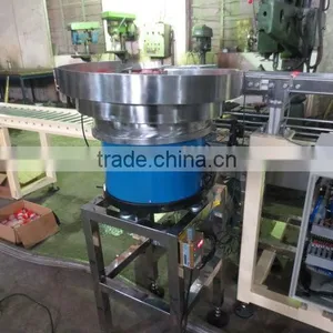 Automatic Screwing Lids Machine for 15L Cans thumbnail-1