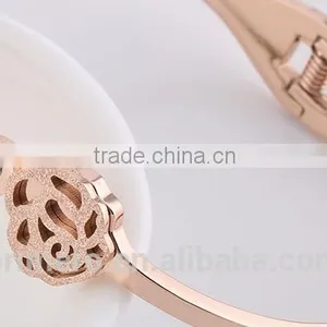 Fashion 18k Rose Gold Zircon Bracelet Beautiful Camellias Titanium Bangle Jewelry thumbnail-4