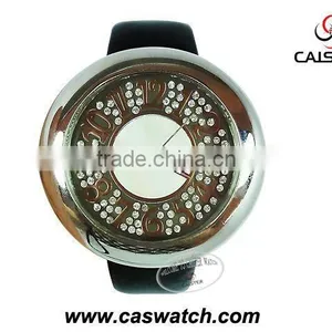 Top Quality Brand Watch With Thick Case and Diamonded Dial thumbnail-1