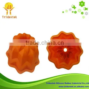 Useful FDA/LFGB Standard Food Grade Reusable Silicone Flower Bundt Pan thumbnail-1