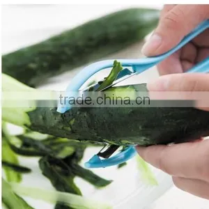 Wholesale Stock Colorful Hanging Double Fruit Vegetable Peelers thumbnail-1