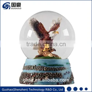 Low Price Resin Flying Eagle Bird Statue Gifts Snow Globe thumbnail-1