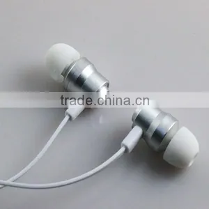 2015 Fashionable Plastic Wired Earphone thumbnail-3
