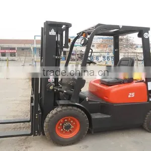 2 Ton Tcm Forklift Manual Dealers With Side Shift Fork and Three Meters Mast thumbnail-2
